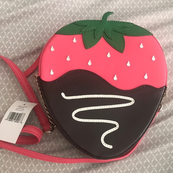 kate spade Handbags - NWT Kate Spade Crème De La Crème Chocolate Dipped Strawberry Crossbody Purse